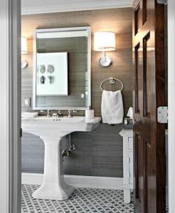 Remodeling-Small-Bathrooms-Ideas-Grasscloth                                